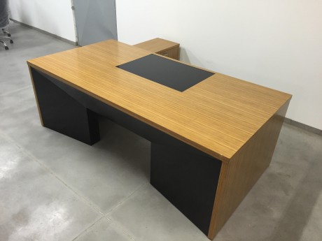 שולחן דגם ספארי מתצוגה