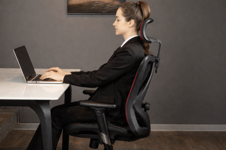 חשיבות הישיבה הנכונה מול מחשב בעבודה ממושכת